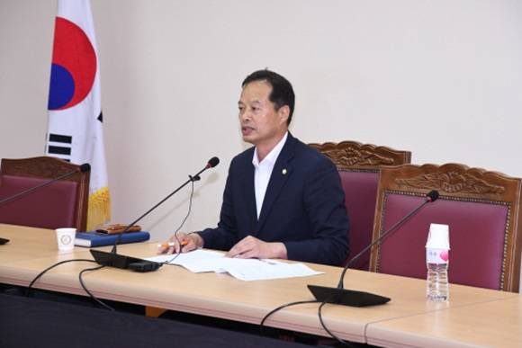 지난 28일 여수시의회 소회의실에서 송하진 의원이 기자회견을 하고 있다. ⓒ 프라임경제