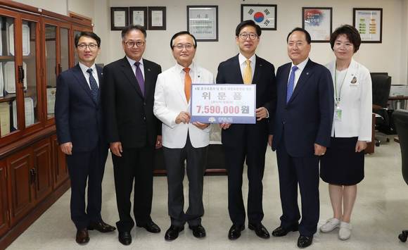 양승조 충남지사가 5일 대전보훈병원을 찾아 국가유공자들에게 위문품을 전달했다. ⓒ 충남도