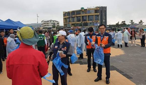 대천해수욕장 개장준비 환경대청결 행사를 개최했다. ⓒ 프라임경제