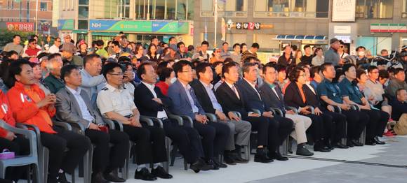 지난 16일 대천해수욕장 개장식 행사에 김동일 시장과 김태흠 국회의원 및 박금순 시의장 등이 참석한 가운데 개장식을 개최했다. ⓒ 프라임경제