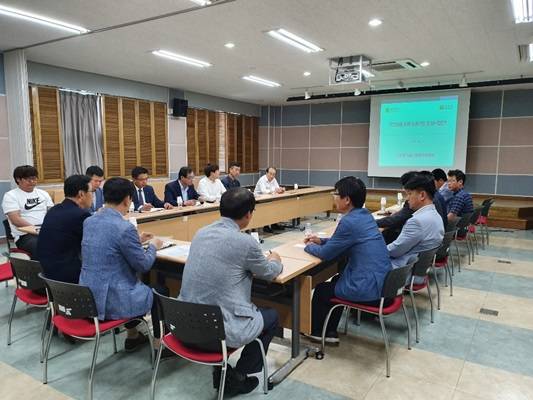 지난 18일 신소재기술산업화 지원센터에서 9개 중소기업이 참여한 가운데 설명회를 하고 있다. ⓒ 순천시