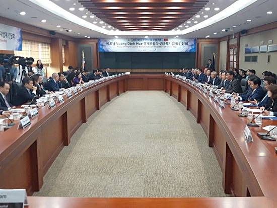 20일 금융투자협회와 국내 금융투자업계는 브엉 딘 후에(Vuong Dinh Hue) 베트남 경제부총리 및 베트남 사절단과 함께 한국·베트남 투자파트너십 논의를 위한 '베트남 경제부총리·금융투자업계 간담회'를 진행했다. ⓒ 프라임경제