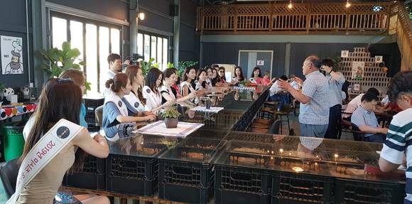 미시즈 유니버스 참가자들이 천북에 위치한 보령우유를 방문해 치즈, 아이스크림 만들기 체험과 홍보 화보를 촬영했다. ⓒ 보령시