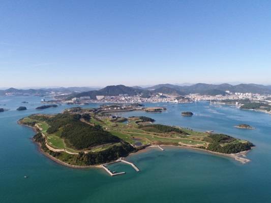 27홀 전체가 바다를 볼 수 있는 경도골프리조트 전경. ⓒ 경도리조트