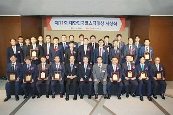 지난 27일 서울 코엑스에서 개최된 '코스닥협회 창립 20주년 기념식'에서 코스닥과 관련된 경제계 인사들이 참석, 코스닥협회 창립 20주년을 축하했다. ⓒ 코스닥협회