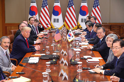 한국을 국빈 방한 중인 도널드 트럼프 미국 대통령은 30일 청와대에서 문재인 대통령과 확대회담을 가졌다. ⓒ 연합뉴스