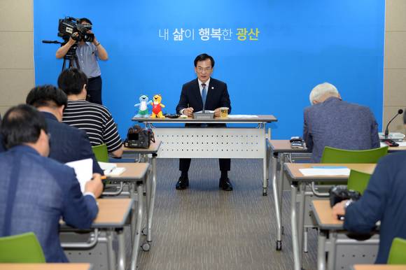 1일 김삼호 구청장이 취임 1주년 기자간담회에서 모두 발언을 하고 있다. Ⓒ광산구