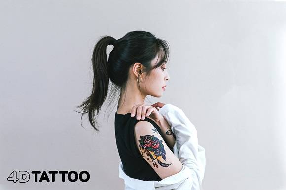 콘크리는 유명 타투이스트 안리나와 함께 콜라보한 타투 스티커 '4DTATTOO'를 출시했다. ⓒ 더에스엠씨그룹