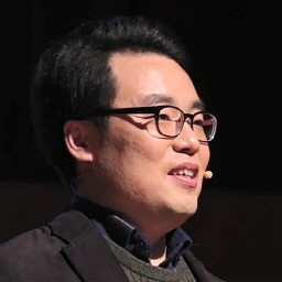 정무섭 동아내 국제무역학과 교수는 일본의 경제 저력을 파악하고 연구할 수 있는 국내 몇 안되는 학자다. 그가 글로벌 전면 경제전쟁의 주요무기인 허브공항에 대해 입을 열어 눈길을 끈다. 사진은 강연에 나선 정무섭 교수의 유튜브 영상 장면. ⓒ 유튜브