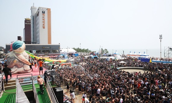 보령머드축제 머드몹신 장면. ⓒ 보령시