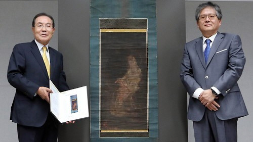 2016년 윤동한 한국콜마 회장은 해외 반출된 '고려 수월관음도'를 25억원에 구입해 국립중앙박물관에 영구 기증했다. ⓒ연합뉴스