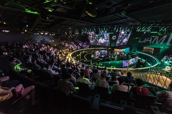 라이엇 게임즈가 '2019 우리은행 LoL 챔피언스 코리아 서머' 포스트시즌 진행 계획 발표했다. ⓒ 라이엇 게임즈