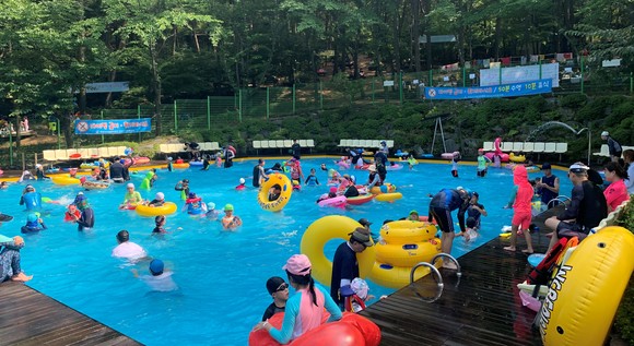영인산 자연휴양림 수영장. ⓒ 아산시