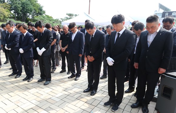 '직지의 별'이 된 고(故) 민준영·박종성 대원을 추모식 장면. ⓒ 청주시
