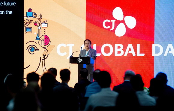 18일(미국현지시간) 美 LA에서 열린 CJ글로벌데이에서 환영사를 하고 있는 박근희 CJ주식회사 부회장. ⓒ CJ