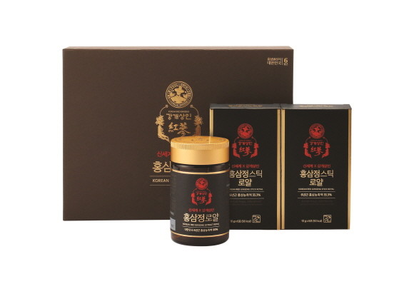 신세계백화점이 중소기업인 강개상인과 손잡고 홍삼정 2종과 홍삼스틱 2종 등 '신세계X강개상인 홍삼 4종'을 출시한다. ⓒ 신세계백화점