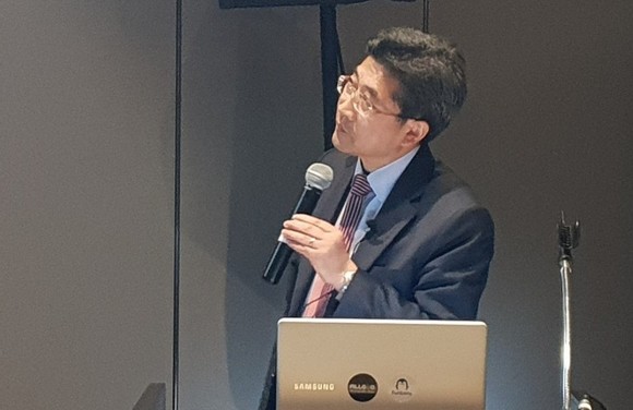(주)지오텍홀딩스 박은수 대표가 개발한 '블록 도메인'을 설명하고 있다 . ⓒ 프라임경제