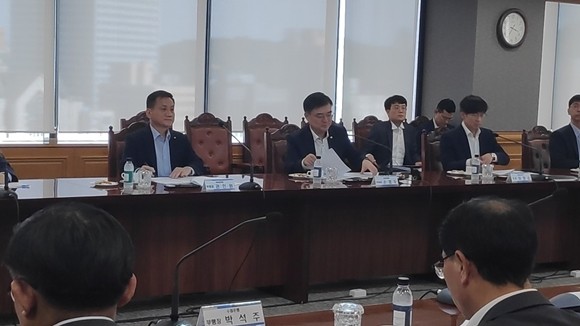 금융위원회가 23일 개최한 '주택금융개선 TF회의'에서 손병두 금융위원회 부위원장(사진 가운데)가 모두발언을 하고 있다. = 김동운 기자