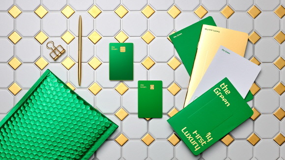 현대카드가 지난 2018년 8월 출시했던 밀레니얼 프리미엄 카드 'the Green'의 플레이트 이미지 ⓒ 현대카드