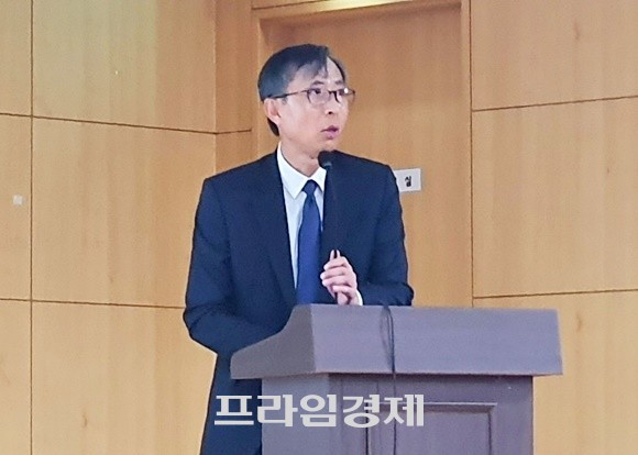 박영석 자본시장연구원 원장이 '한국 경제 재도약을 위한 자본시장 핵심과제'에 대해 프레젠테이션하고 있다. ⓒ 프라임경제