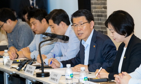 은성수 금융위원장이 핀테크 스케일업 현장간담회에서 모두발언을 하고 있다. Ⓒ 금융위원회