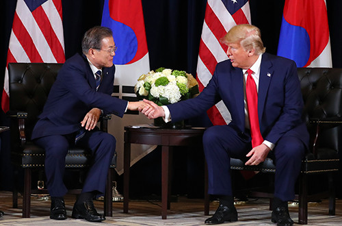 문재인 대통령은 9번째로 진행된 한미정상회담에서 제3차 북미정상회담이 열리길 바란다는 말과 함께 더욱 든든한 한미 동맹에 대해 논의했다. ⓒ 연합뉴스