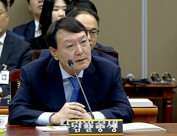 윤석열 총장은 17일 국회 법제사법위원회가 대검찰청을 대상으로 한 국정감사에서 별장접대 의혹을 보도한 언론에 제기한 고소에 관해, 지면을 통한 공식사과를 요구했다. ⓒ 프라임경제