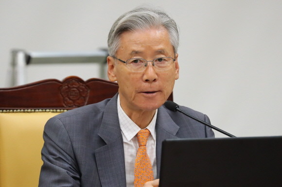 여상규 법제사법위원회 위원장이 17일 서울 서초구 대검찰청에서 열린 국회 법제사법위원회의 대검찰청에 대한 국정감사를 진행하고 있다. ⓒ 연합뉴스