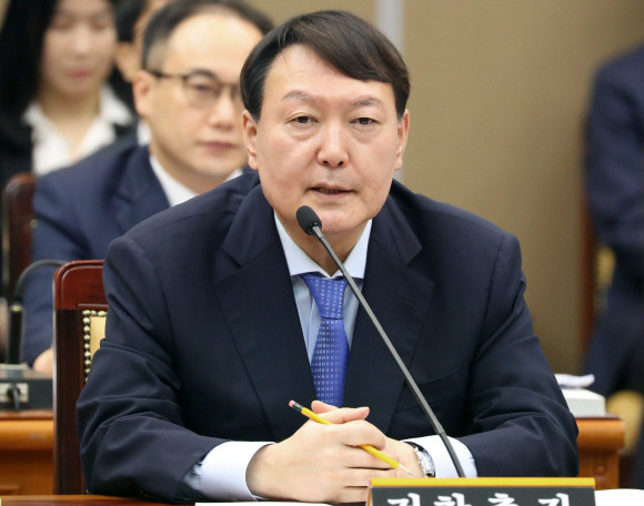 윤석열 검찰총장이 지난 17일 국회 법제사법위원회의 대검찰청 국정감사에서 발언하고 있다. ⓒ 연합뉴스