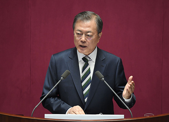 문재인 대통령은 지난 11월 1일 이후 약 1년여 만인 22일 취임 후 4번째로 시정연설에 나섰다. = 연합뉴스
