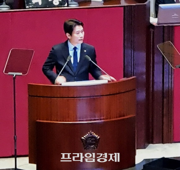 이인영 더불어민주당 의원은 28일 교섭단체 대표연설에서 공수처 설치 등에 대해 발언했다. = 박성현 기자