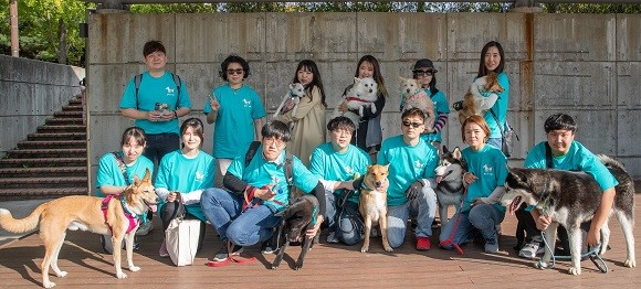 10월12일 진행된 브이아이펫의 '반려견과 함께 서울숲 걷기' 캠페인. ⓒ 브이아이펫