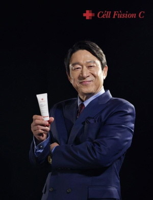 셀퓨전씨 모델로 발탁된 배우 김응수. ⓒ 셀퓨전씨