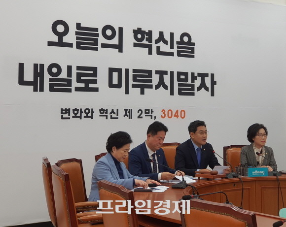 오신환 바른미래당 원내대표는 19일 원내대책회의서 한미 방위비 분담금에 대해 정당과 정파를 떠나 한목소리를 내야 한다고 밝혔다. = 박성현 기자