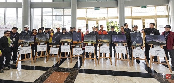 아트그리메가 '벨라비타 근조액자 사진전'을 통해 강희갑 작가의 사진 작품 열 점을 전시했다. ⓒ 아트그리메