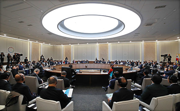 문재인 대통령은 26일 부산 벡스코 컨벤션홀에서 열린 '2019 한-아세안 특별정상회의'에서 "아세안과 한국이 이곳 부산에서 하나의 공동체로 거듭나길 바란다"고 전했다. ⓒ 한-아세안 특별정상회의 준비기획단