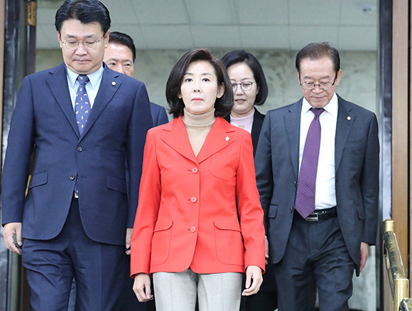 나 원내대표의 "4월 총선 전 북미정상회담을 열지 말아달라"는 발언에 청와대가 강력 비판했다. ⓒ 연합뉴스