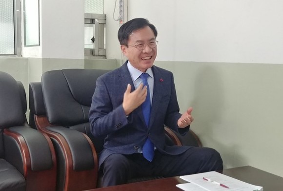 프라임경제는 광주 동남갑 지역에서 민주당 후보로 출마할 예정인 윤영덕 전 문재인정부 민정수석실 행정관을 만나 저자가 강조하고 있는 '촛불과 시민정치, 그리고 광주'를 주제로 인터뷰를 진행했다. ⓒ 프라임경제