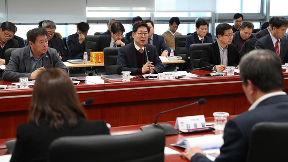 지난 27일 양승조 지사와 보령·서산·태안·홍성 등 4개 시·군 단체장 및 부남호 인근 농어업인, 전문가 등이 부남호 역간척 기본계획 수립 연구용역 최종보고회를 개최하고 있다. ⓒ 충남도