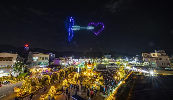 제3회 예산장터 삼국축제 드론쇼 장면. ⓒ 예산군