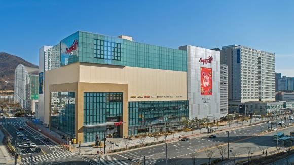 스타필드 시티 위례는 1주년을 맞아 고객 성원에 보답하고자 13일부터 25일까지 '감사대축제'를 연다. ⓒ 신세계프라퍼티