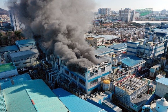 인천 한 화학물질 제조공장에서 화재가 발생했다. ⓒ 연합뉴스