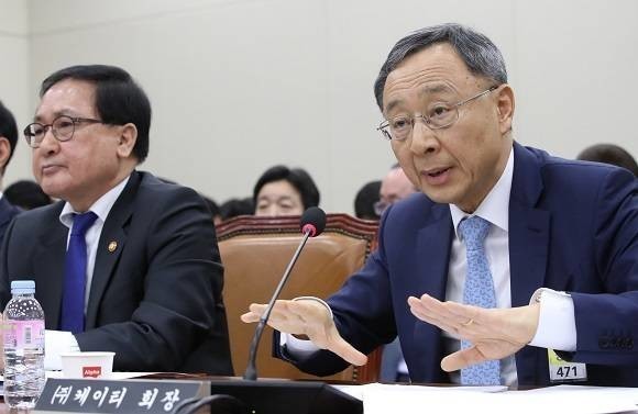 KT 새노조가 12일 'KT 회장 후보 명단 공개, 황창규 후계자 선출 구도를 우려한다'라는 입장문을 발표했다. ⓒ 연합뉴스