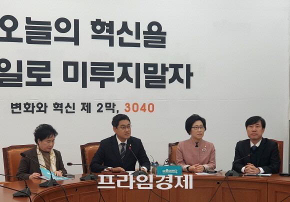 오신환 바른미래당 원내대표는 19일 원내대책회의에서 전날 열린 더불어민주당 의원총회에 대해 발언했다. = 박성현 기자