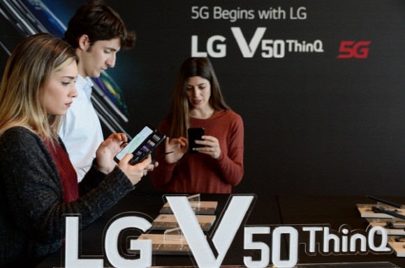 LG전자가 올해 스페인 바르셀로나에서 V50 싱큐 5G를 공개했다. ⓒ LG전자