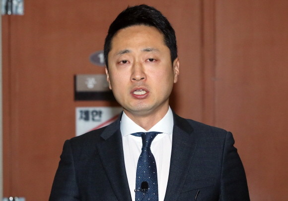 임한솔 전 정의당 부대표는 17일 기자회견장에서 탈당하겠다는 입장을 밝혔다. ⓒ 연합뉴스