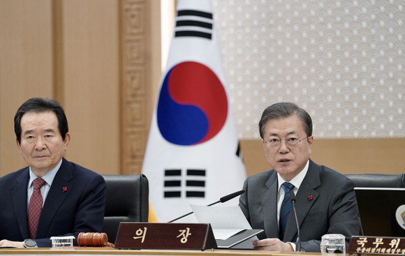 문재인 대통령은 신종 코로나바이러스가 경제에 미치는 영향도 클 것으로 예상하고 있다. ⓒ 청와대