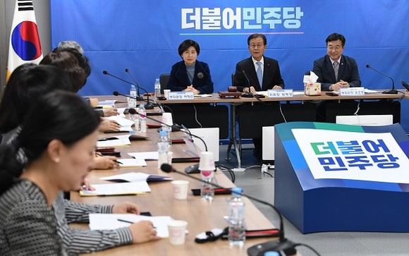더불어민주당 원혜영 공천관리위원장이 21일 오후 서울 여의도 당사에서 공천관리위원회 회의를 주재하고 있다. ⓒ 연합뉴스