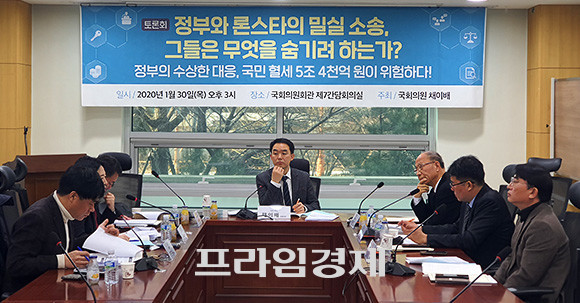 채이배 바른미래당 의원이 주관한 이번 토론회에선 △전성인 홍익대 경제학과 교수 △김종보 변호사 △김경율 전 참여연대 집행위원장 △박상기 국가미래연구위원 △김득의 금융정의연대 대표 △송명희 KBS 기자들이 참석해 ISDS에 대해 논의했다. = 박성현 기자