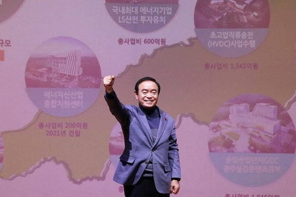 장병완 의원은 3일 예비후보등록을 마치고 4·15 총선 광주 동남갑 출마를 공식선언했다. ⓒ 장병완 의원실